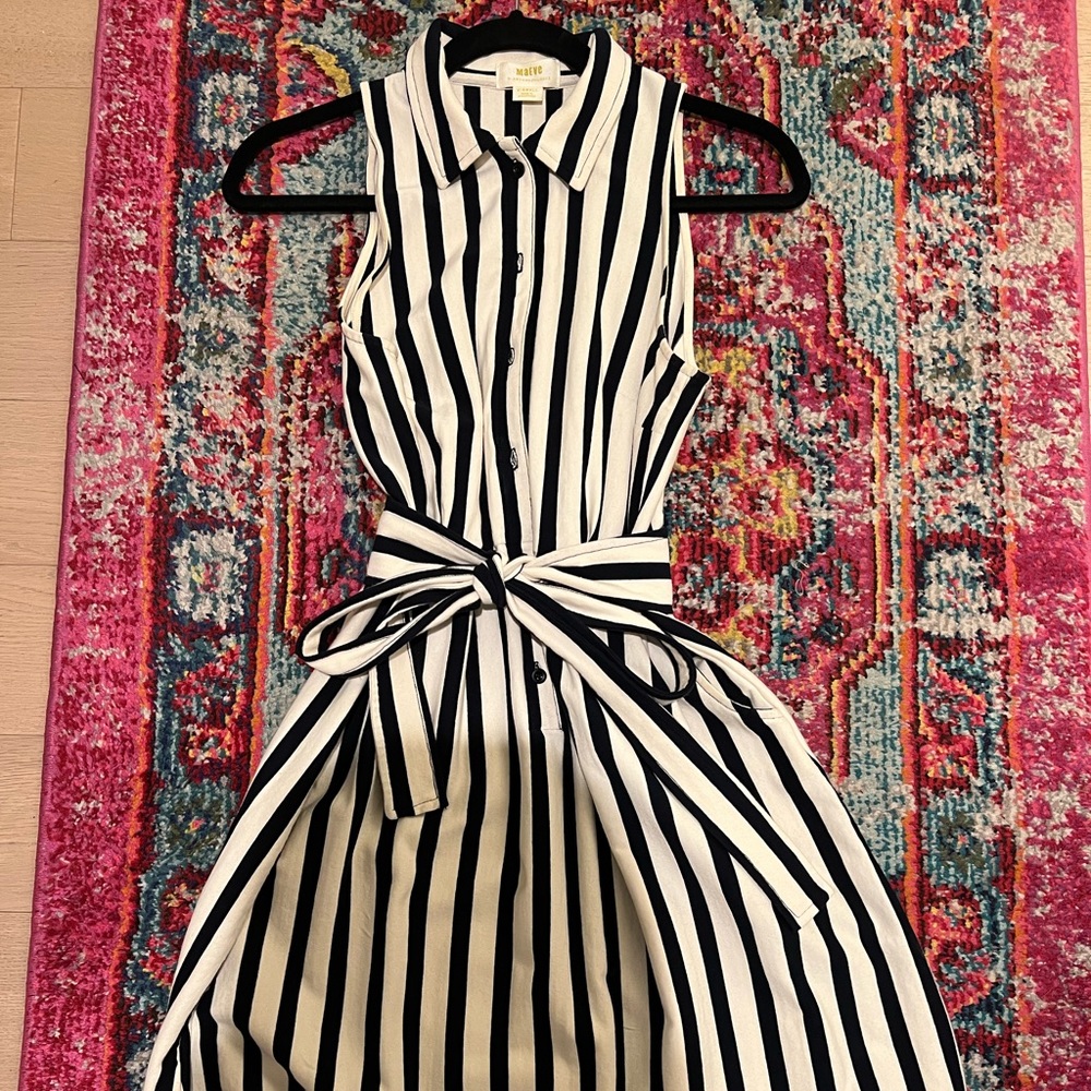 Sleeveless shirt dress - so flattering!!